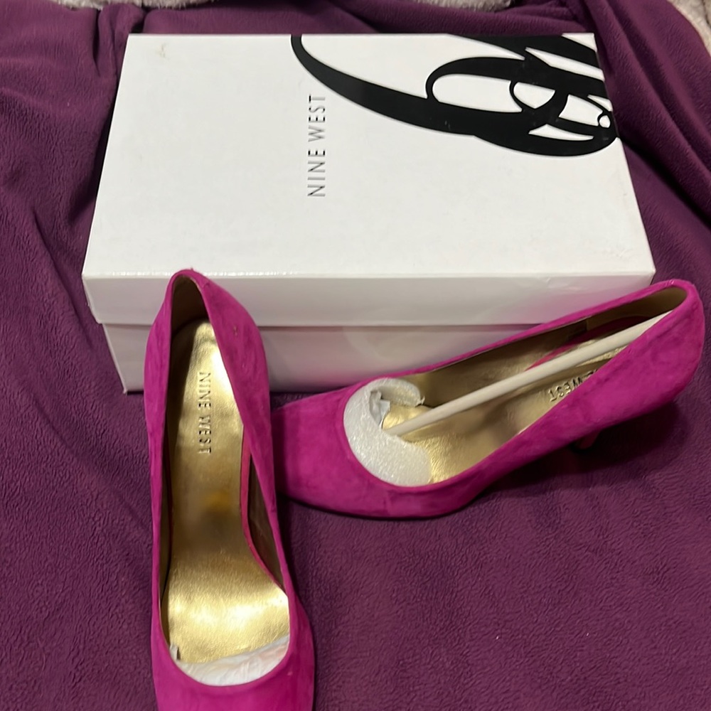 Nine West pink suede pumps